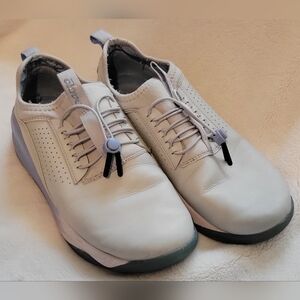 Women's Clove Leather Comfort Nursing Sneakers. Size 8.5